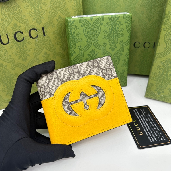 グッチ財布コピー着用イメージ